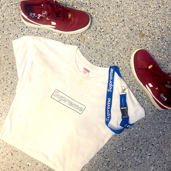 🎉 HP 🎉 Supreme x Kaws Chalk Logo T-shirt - Picture 3 of 11